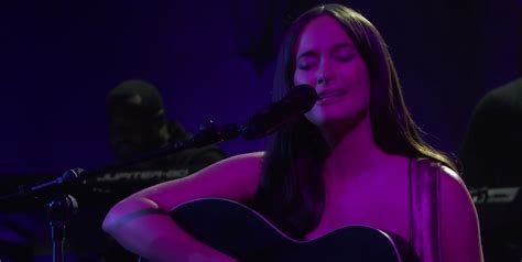 Video: Watch Kacey Musgraves Powerful Nude Performance On。